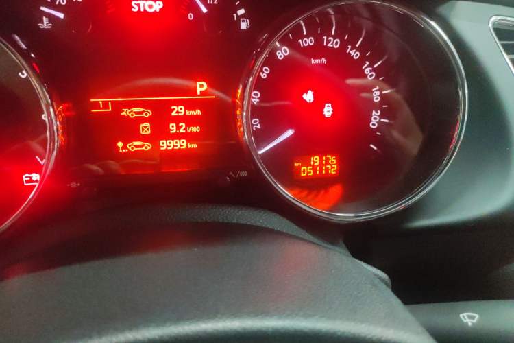 Used Peugeot 3008 2015 1.6THP Automatic Classic Edition Odometer Close Up