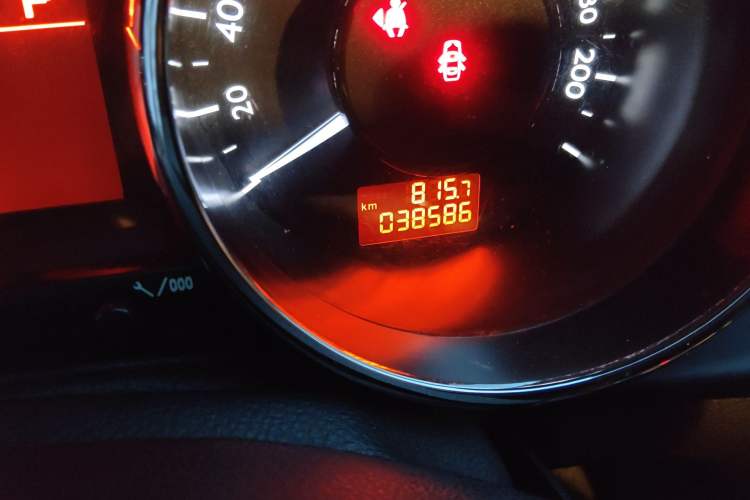 Used Peugeot 3008 2015 2.0L Automatic Trend Edition Odometer Close Up