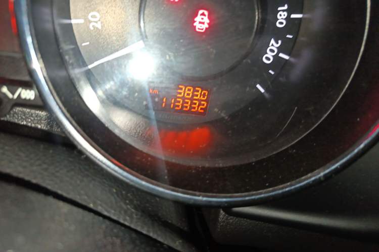 Used Peugeot 3008 2015 1.6THP Automatic Trend Edition Odometer Close Up