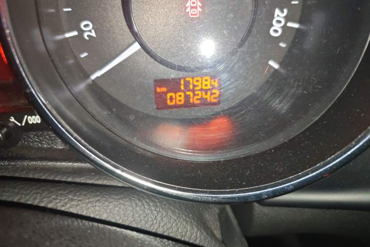 Used Peugeot 3008 2015 2.0L Automatic Trend Edition Odometer Close Up