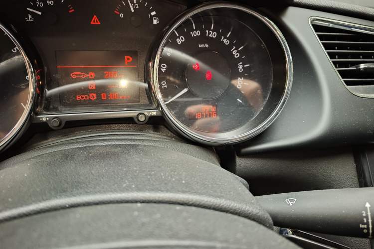 Used Peugeot 3008 2015 1.6THP Automatic Trend Edition Odometer Close Up