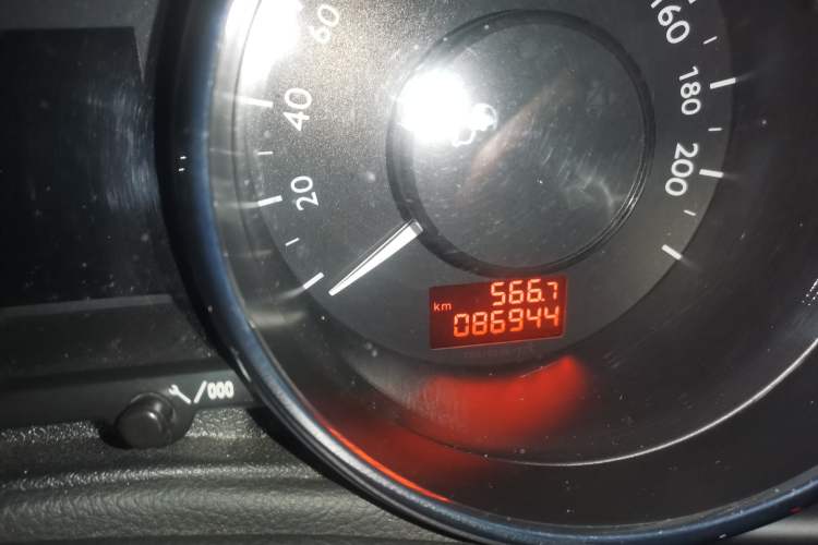 Used Peugeot 3008 2015 2.0L Automatic Classic Edition Odometer Close Up