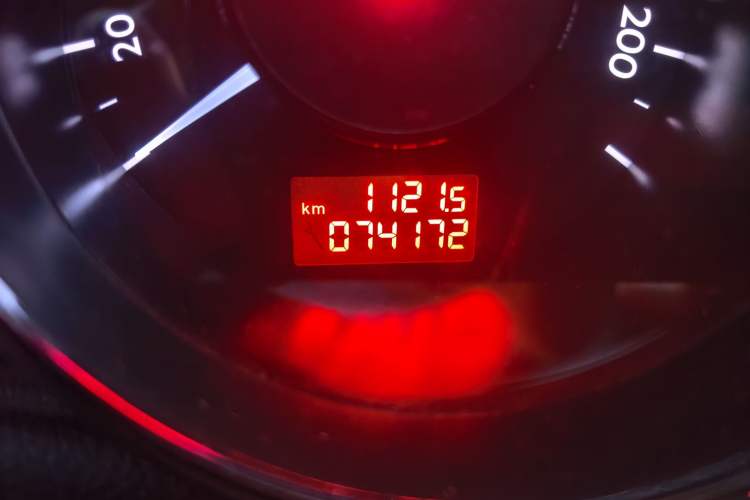 Used Peugeot 3008 2015 2.0L Automatic Trend Edition Odometer Close Up