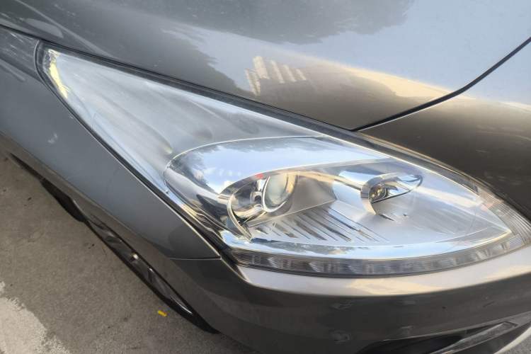 Used Peugeot 3008 2015 2.0L Automatic Classic Edition Right Front Headlight