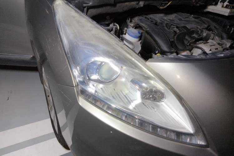 Used Peugeot 3008 2015 1.6THP Automatic Classic Edition Right Front Headlight