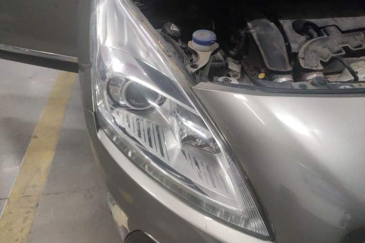 Used Peugeot 3008 2015 1.6THP Automatic Classic Edition Right Front Headlight