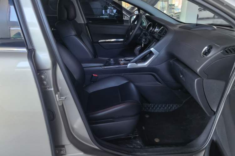 Used Peugeot 3008 2015 1.6THP Automatic Classic Edition Right Front Seat