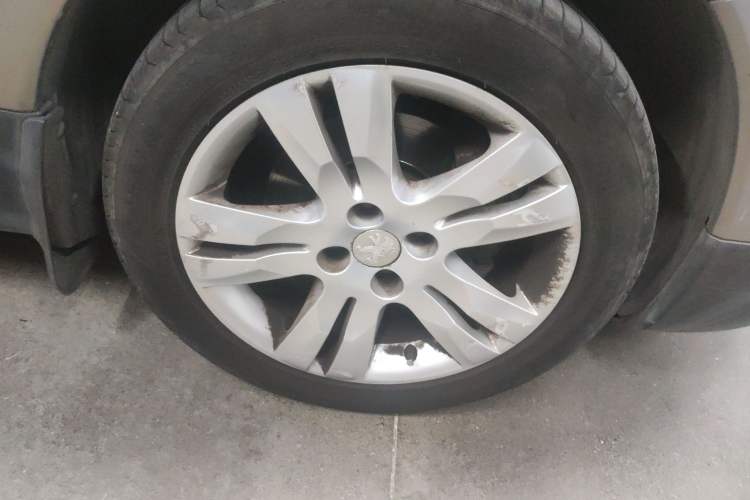 Used Peugeot 3008 2015 1.6THP Automatic Classic Edition Right Front Wheel Hub