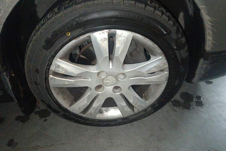 Used Peugeot 3008 2015 1.6THP Automatic Trend Edition Right Front Wheel Hub