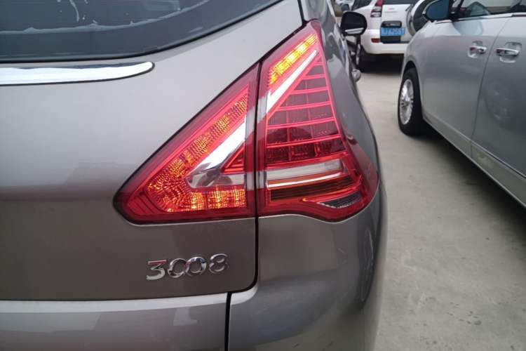 Used Peugeot 3008 2015 2.0L Automatic Classic Edition Right Rear Taillight
