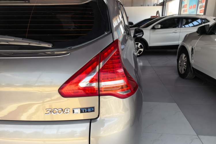 Used Peugeot 3008 2015 1.6THP Automatic Classic Edition Right Rear Taillight