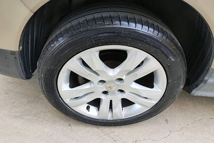 Used Peugeot 3008 2015 1.6THP Automatic Trend Edition Right Rear Wheel Hub