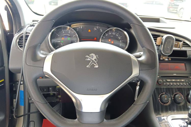 Used Peugeot 3008 2015 1.6THP Automatic Classic Edition Steering Wheel