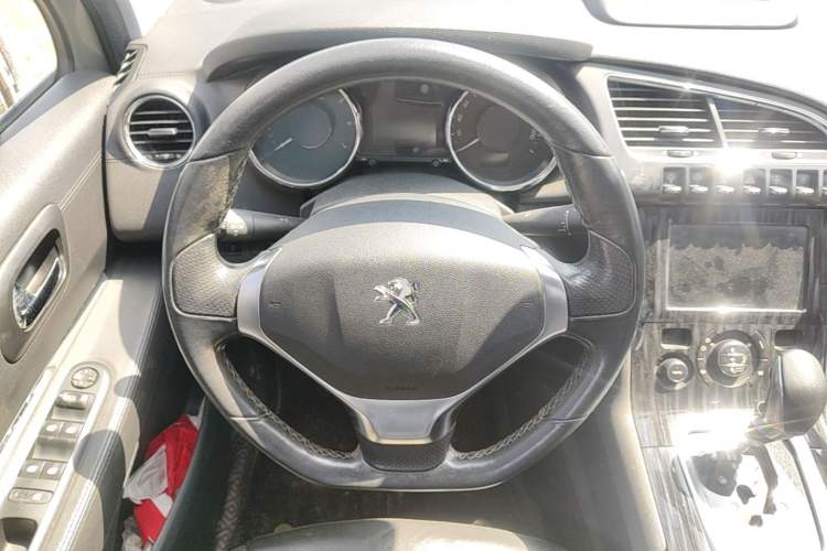 Used Peugeot 3008 2015 1.6THP Automatic Trend Edition Steering Wheel