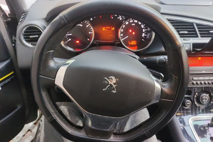 Used Peugeot 3008 2015 1.6THP Automatic Trend Edition Steering Wheel