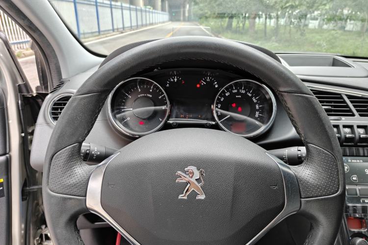 Used Peugeot 3008 2015 1.6THP Automatic Prestige Edition Steering Wheel