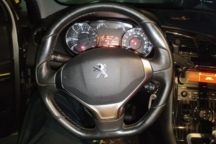 Used Peugeot 3008 2015 2.0L Automatic Trend Edition Steering Wheel