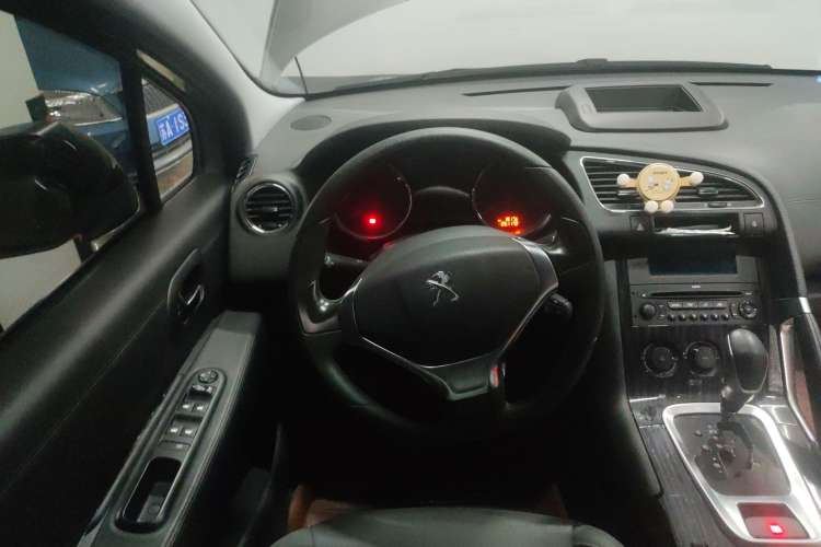 Used Peugeot 3008 2015 1.6THP Automatic Classic Edition Steering Wheel
