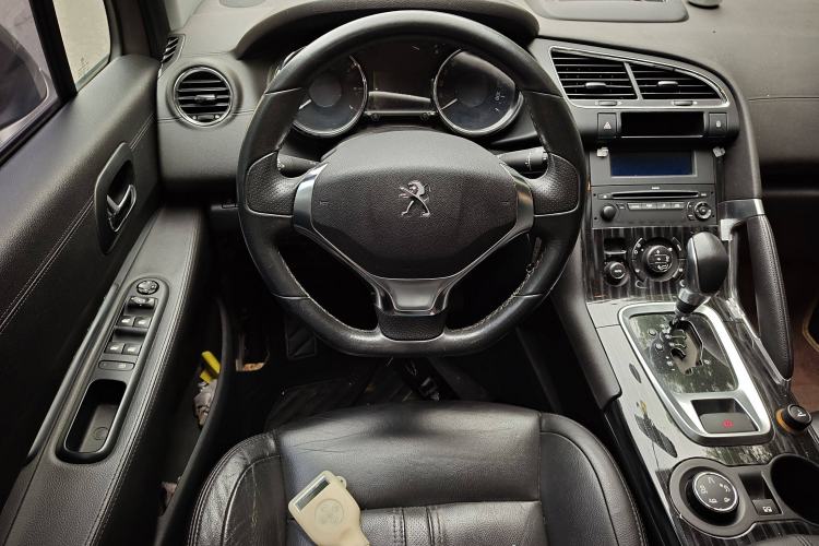 Used Peugeot 3008 2015 1.6THP Automatic Trend Edition Steering Wheel