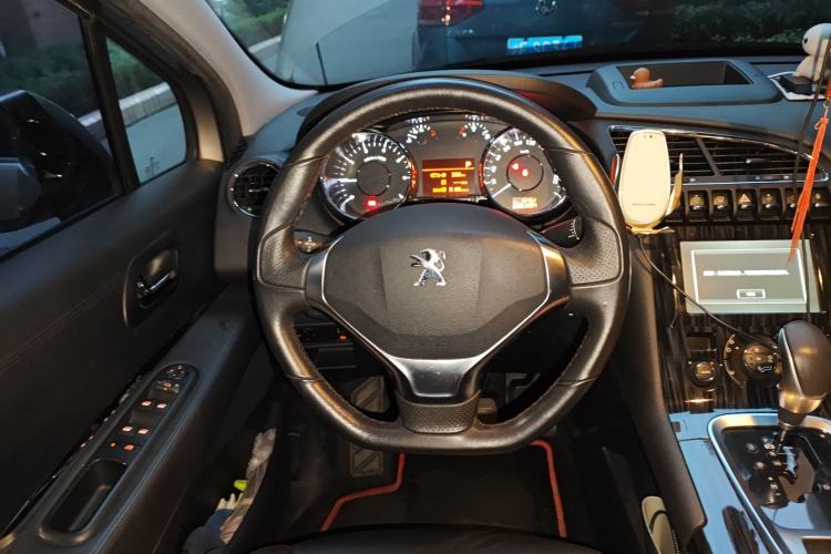 Used Peugeot 3008 2015 1.6THP Automatic Trend Edition Steering Wheel