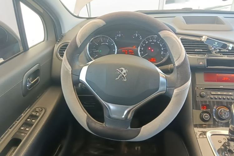 Used Peugeot 3008 2015 2.0L Automatic Trend Edition Steering Wheel