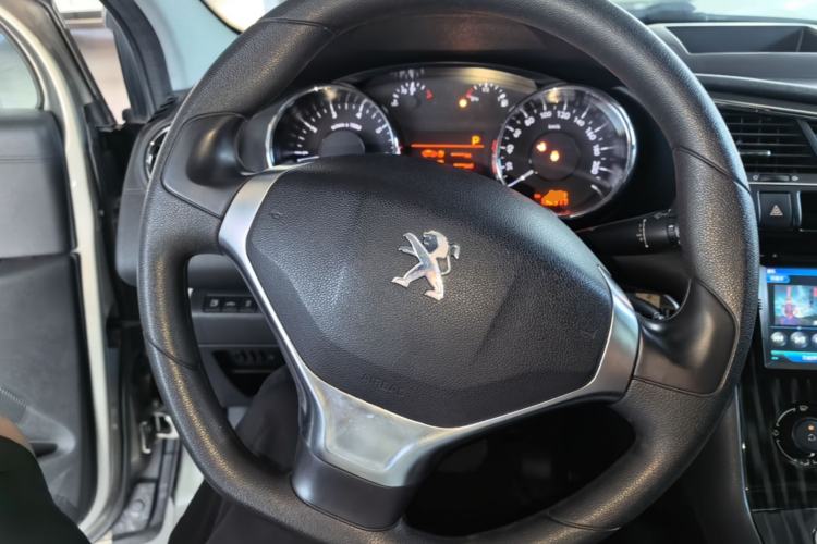 Used Peugeot 3008 2015 1.6THP Automatic Classic Edition Steering Wheel