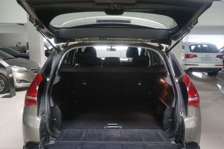 Used Peugeot 3008 2015 2.0L Automatic Classic Edition Trunk
