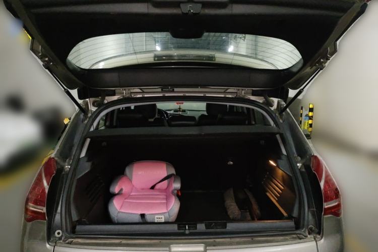 Used Peugeot 3008 2015 2.0L Automatic Trend Edition Trunk