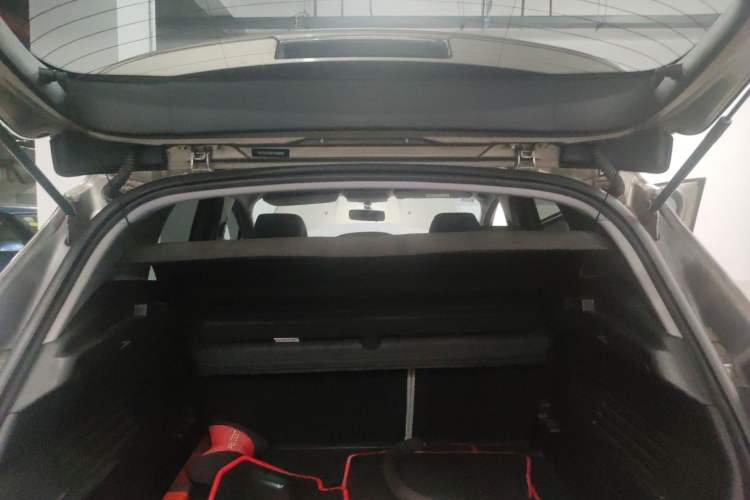 Used Peugeot 3008 2015 1.6THP Automatic Classic Edition Trunk