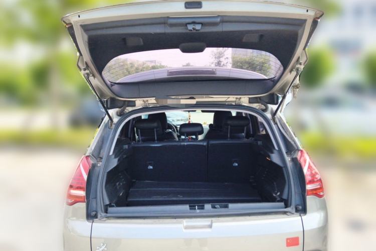 Used Peugeot 3008 2015 2.0L Automatic Classic Edition Trunk