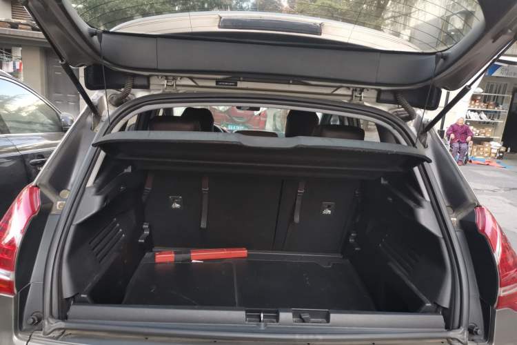 Used Peugeot 3008 2015 2.0L Automatic Classic Edition Trunk