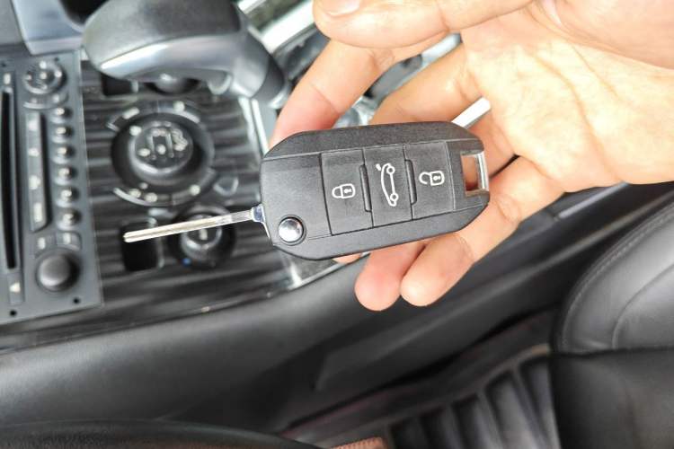 Used Peugeot 3008 2015 2.0L Automatic Trend Edition Vehicle Key