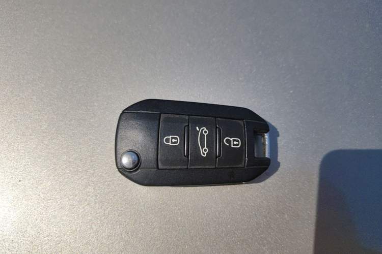 Used Peugeot 3008 2015 1.6THP Automatic Trend Edition Vehicle Key