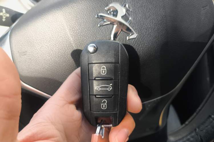 Used Peugeot 3008 2015 2.0L Automatic Classic Edition Vehicle Key