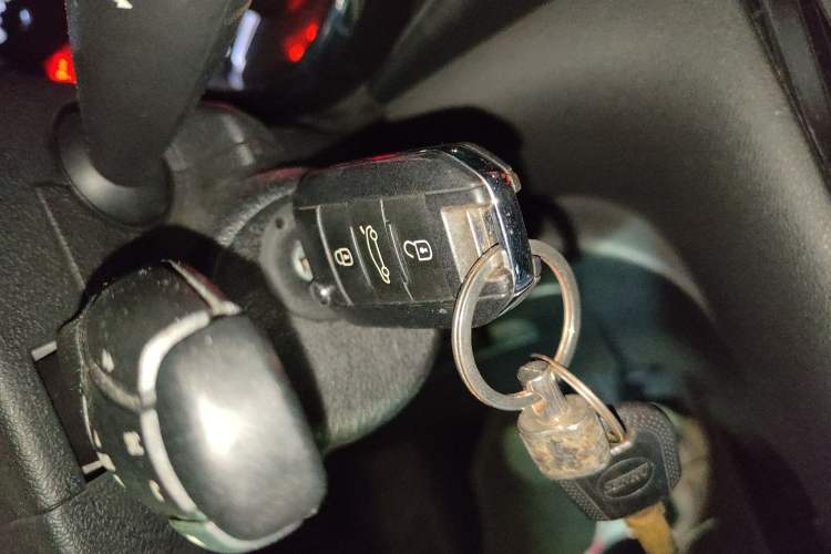 Used Peugeot 3008 2015 2.0L Automatic Trend Edition Vehicle Key