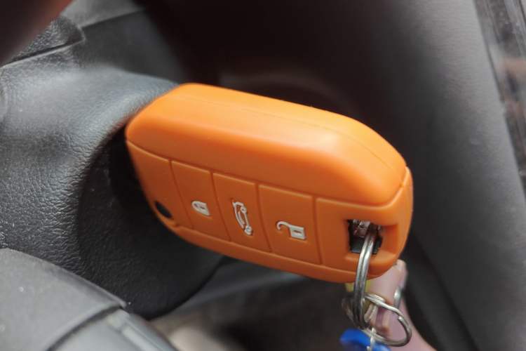 Used Peugeot 3008 2015 2.0L Automatic Classic Edition Vehicle Key