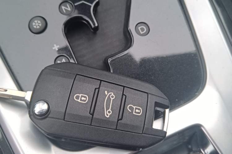 Used Peugeot 3008 2015 2.0L Automatic Classic Edition Vehicle Key