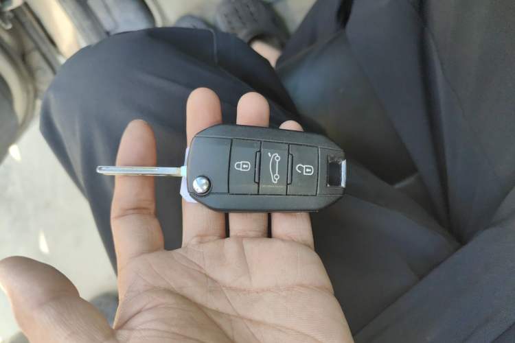 Used Peugeot 3008 2015 2.0L Automatic Trend Edition Vehicle Key