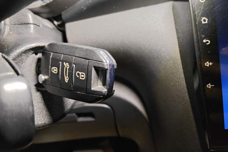 Used Peugeot 3008 2015 2.0L Automatic Trend Edition Vehicle Key