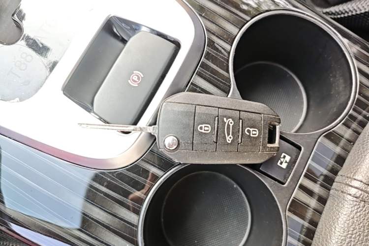 Used Peugeot 3008 2015 2.0L Automatic Classic Edition Vehicle Key