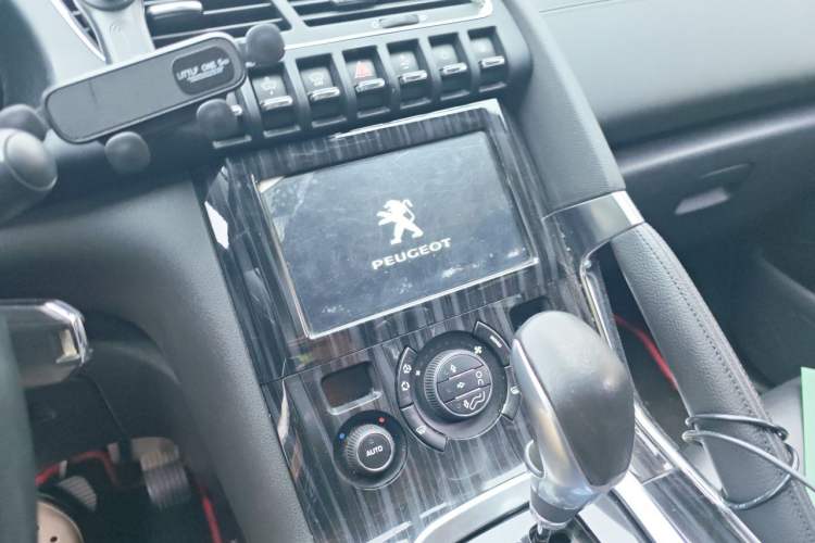 Used Peugeot 3008 2015 1.6THP Automatic Prestige Edition Audio And AC Panel