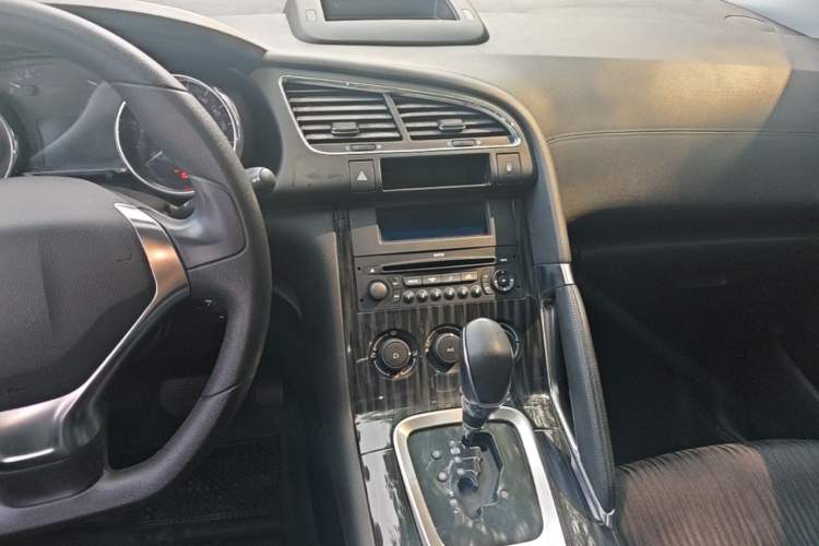 Used Peugeot 3008 2015 1.6THP Automatic Classic Edition Audio And AC Panel