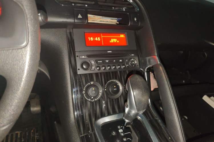 Used Peugeot 3008 2015 2.0L Automatic Classic Edition Audio And AC Panel