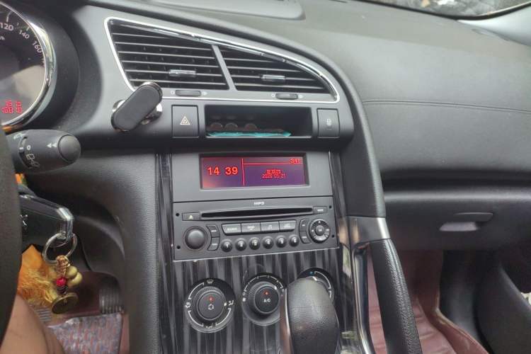 Used Peugeot 3008 2015 2.0L Automatic Classic Edition Audio And AC Panel