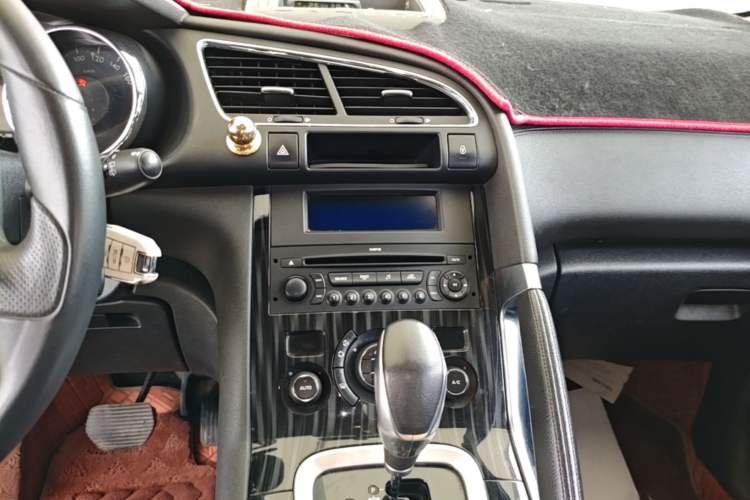 Used Peugeot 3008 2015 1.6THP Automatic Trend Edition Audio And AC Panel