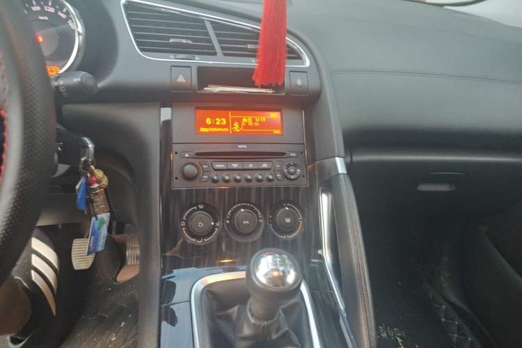 Used Peugeot 3008 2015 2.0L Manual Classic Edition Audio And AC Panel