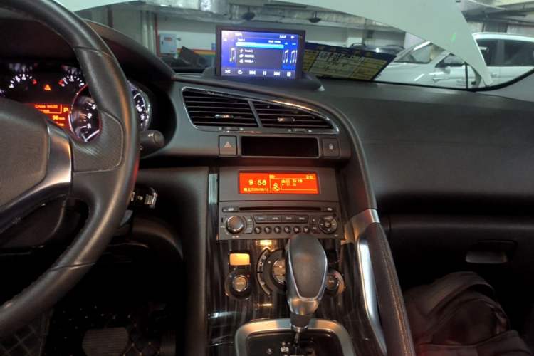 Used Peugeot 3008 2015 2.0L Automatic Trend Edition Audio And AC Panel