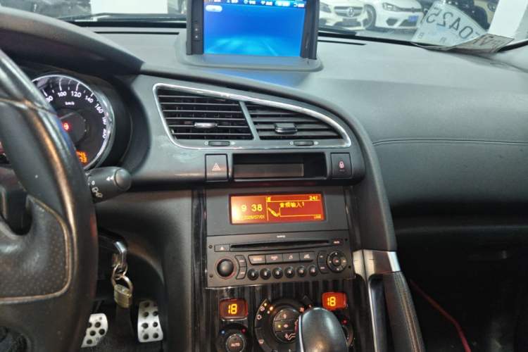 Used Peugeot 3008 2015 2.0L Automatic Trend Edition Audio And AC Panel