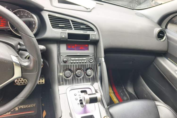 Used Peugeot 3008 2015 1.6THP Automatic Classic Edition Audio And AC Panel