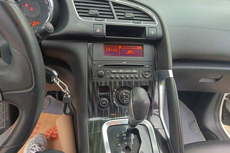 Used Peugeot 3008 2015 1.6THP Automatic Trend Edition Audio And AC Panel